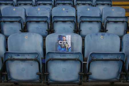 Téléchargez les photos : Danny Ward # 1 de Leicester City sur la couverture du programme du jour du match d'aujourd'hui avant le match de Premier League Leicester City vs Tottenham Hotspur au King Power Stadium, Leicester, Royaume-Uni, 11 février 2023 - en image libre de droit
