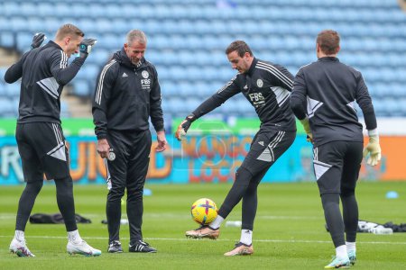 Foto de Danny Ward #1 of Leicester City during the pre-game warm up ahead of the Premier League match Leicester City vs Tottenham Hotspur at King Power Stadium, Leicester, United Kingdom, 11th February 202 - Imagen libre de derechos