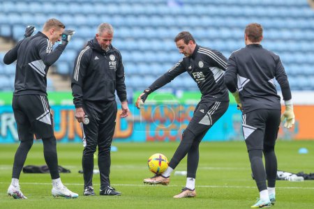 Foto de Danny Ward #1 of Leicester City during the pre-game warm up ahead of the Premier League match Leicester City vs Tottenham Hotspur at King Power Stadium, Leicester, United Kingdom, 11th February 202 - Imagen libre de derechos