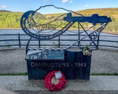 Téléchargez les photos : Le mémorial Dambusters au barrage Derwent à l'occasion du 80e anniversaire de Dambusters. Le 16 mai 2023 marque le 80e anniversaire de l'opération Chastise, mieux connue sous le nom de raid Dambusters ; Derwent Dam, Bamford, Royaume-Uni - en image libre de droit