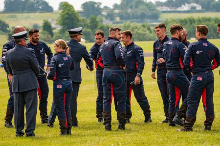 Téléchargez les photos : The RAF Falcons after the last ever parachute drop from a C-130J Hercules in an operational capacity during the RAF Cosford Air Show, Cosford (Royaume-Uni), 11 juin 202 - en image libre de droit