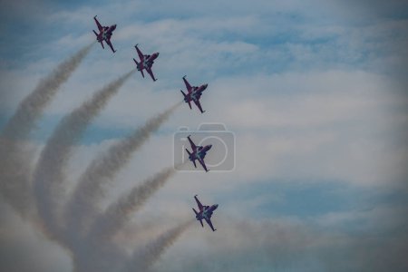 Téléchargez les photos : L "équipe d'exposition de la Patrouille Suisse présente lors du spectacle aérien de la RAF Cosford, Cosford, Royaume-Uni, le 11 juin 2023 - en image libre de droit