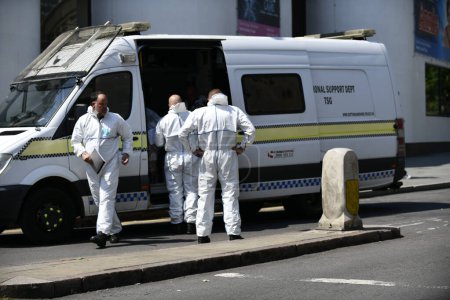 Téléchargez les photos : Trois personnes sont mortes et un homme arrêté après un "incident majeur" à Nottingham City, Nottingham, Royaume-Uni, le 13 juin 2023 - en image libre de droit