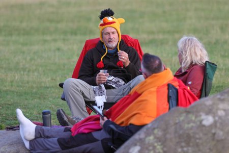 Téléchargez les photos : Les gens arrivent à Castlerigg Stone Circle Summer Solstice Celebration, Royaume-Uni, 20 juin 2023 - en image libre de droit