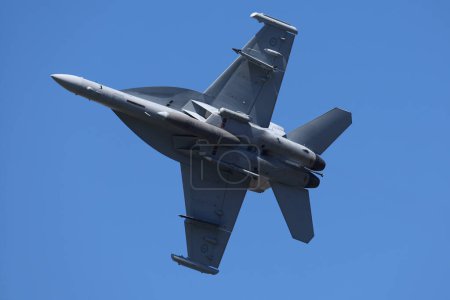 Foto de La Real Fuerza Aérea Australiana (RAAF) practica el sobrevuelo sobre la ciudad de Brisbane, Brisbane, Australia, el 1 de septiembre de 2023 - Imagen libre de derechos