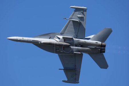 Foto de La Real Fuerza Aérea Australiana (RAAF) practica el sobrevuelo sobre la ciudad de Brisbane, Brisbane, Australia, el 1 de septiembre de 2023 - Imagen libre de derechos