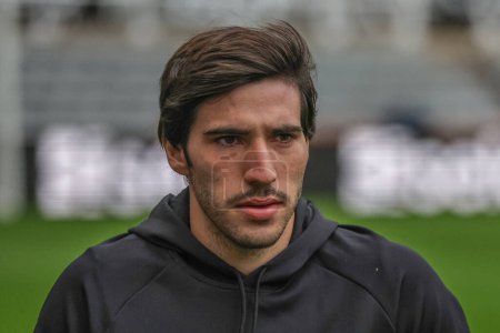 Photo for Sandro Tonali #8 of Newcastle United arrives during the Carabao Cup Third Round match Newcastle United vs Manchester City at St. James's Park, Newcastle, United Kingdom, 27th September 202 - Royalty Free Image