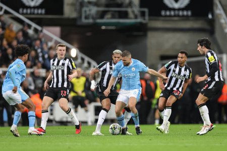 Photo for Mateo Kovai #8 of Manchester City is tackled by Joelinton #7 of Newcastle United during the Carabao Cup Third Round match Newcastle United vs Manchester City at St. James's Park, Newcastle, United Kingdom, 27th September 2023 - Royalty Free Image