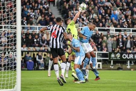 Photo for Nick Pope #22 of Newcastle United punches the ball clear from a Manchester City corner during the Carabao Cup Third Round match Newcastle United vs Manchester City at St. James's Park, Newcastle, United Kingdom, 27th September 202 - Royalty Free Image