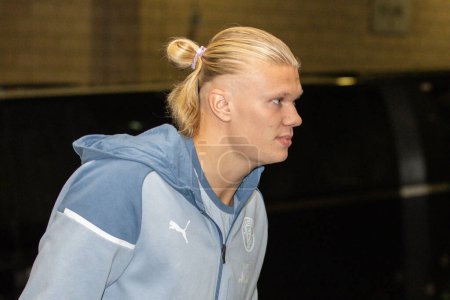 Photo for Erling Hland #9 of Manchester City arrives during the Carabao Cup Third Round match Newcastle United vs Manchester City at St. James's Park, Newcastle, United Kingdom, 27th September 2023 - Royalty Free Image