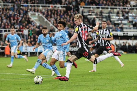Photo for Anthony Gordon #10 of Newcastle United takes a shot on goal during the Carabao Cup Third Round match Newcastle United vs Manchester City at St. James's Park, Newcastle, United Kingdom, 27th September 202 - Royalty Free Image