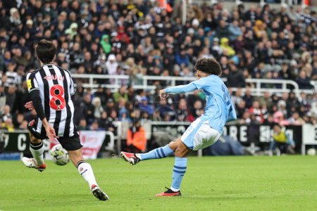 Photo for Rico Lewis #82 of Manchester City shoots on goal and puts it out for a corner during the Carabao Cup Third Round match Newcastle United vs Manchester City at St. James's Park, Newcastle, United Kingdom, 27th September 202 - Royalty Free Image