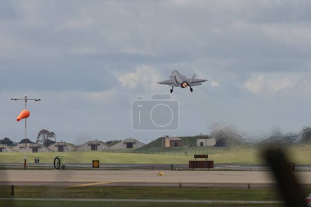 Téléchargez les photos : Un Lockheed Martin F-35 Lightning II de l'USAF décolle à la RAF Lakenheath, Lakenheath, Royaume-Uni, le 3 octobre 202 - en image libre de droit