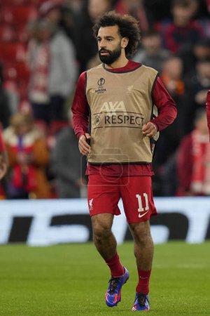 Téléchargez les photos : Mohamed Salah # 11 de Liverpool se réchauffe avant le match de l'UEFA Europa League Liverpool vs Union Saint-Gilloise à Anfield, Liverpool, Royaume-Uni, 5 octobre 202 - en image libre de droit