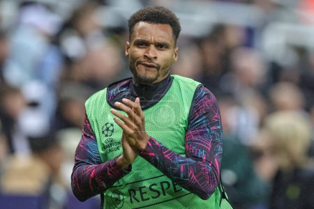 Photo for Jacob Murphy #23 of Newcastle United applauds the fans as he warms up during the first half during the UEFA Champions League match Newcastle United vs Borussia Dortmund at St. James's Park, Newcastle, United Kingdom, 25th October 2023 - Royalty Free Image