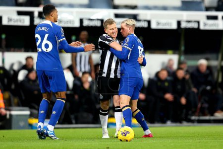 Photo for Matt Ritchie #11 of Newcastle United goads a reaction from Mykhailo Mudryk #10 of Chelsea during the Premier League match Newcastle United vs Chelsea at St. James's Park, Newcastle, United Kingdom, 25th November 2023 - Royalty Free Image