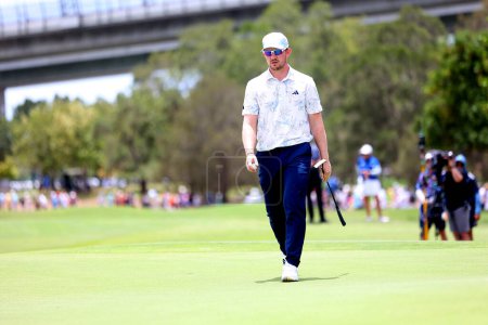 Foto de Connor Syme de Escocia mira durante el Campeonato Fortinet de la PGA Australiana en el Royal Queensland Golf Club, Brisbane, Australia, 26 de noviembre de 2023 - Imagen libre de derechos