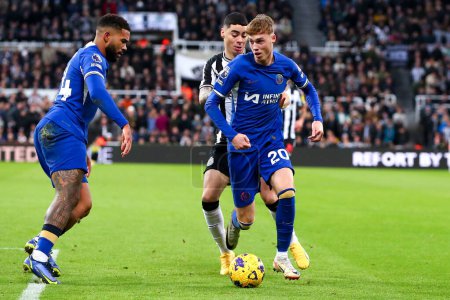 Photo for Cole Palmer #20 of Chelsea defends possession from Miguel Almirn #24 of Newcastle United during the Premier League match Newcastle United vs Chelsea at St. James's Park, Newcastle, United Kingdom, 25th November 2023 - Royalty Free Image