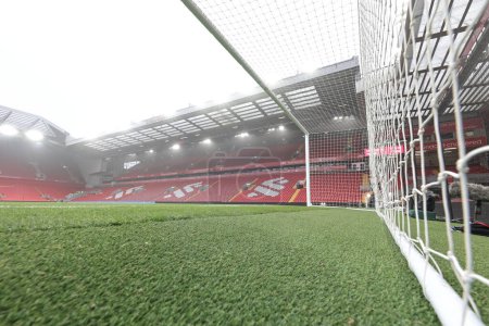 Foto de Una vista general de un Anfield brumoso desde la boca de gol de Top End antes del partido de la Premier League Liverpool vs Fulham en Anfield, Liverpool, Reino Unido, 3 de diciembre de 2023 - Imagen libre de derechos