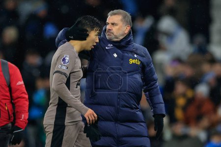 Photo for Ange Postecoglou Manager of Tottenham Hotspur embraces Son Heung-Min #7 of Tottenham Hotspur after the Premier League match Manchester City vs Tottenham Hotspur at Etihad Stadium, Manchester, United Kingdom, 3rd December 2023 - Royalty Free Image