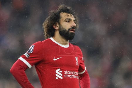 Téléchargez les photos : Mohamed Salah # 11 de Liverpool regarde pendant le match de Premier League Liverpool vs Fulham à Anfield, Liverpool, Royaume-Uni, 3 Décembre 2023 - en image libre de droit