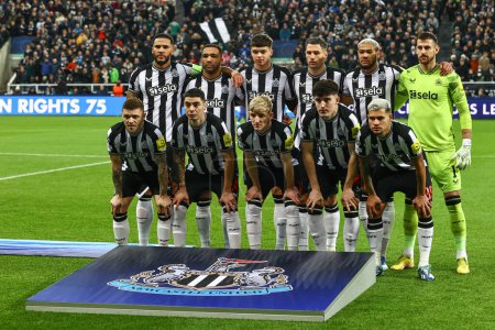 Téléchargez les photos : Photo de l'équipe Newcastle lors du match de l'UEFA Champions League Newcastle United vs AC Milan à St. James's Park, Newcastle, Royaume-Uni, 13 décembre 2023 - en image libre de droit