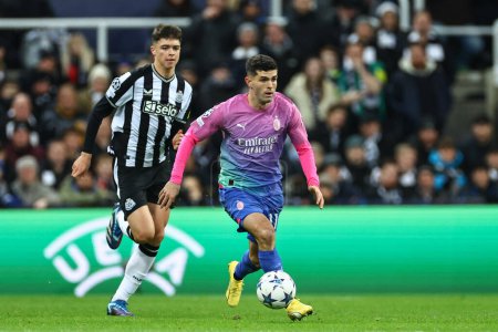 Photo for Christian Pulisic #11 of AC Milan breaks with the ball chased by Lewis Miley #67 of Newcastle United during the UEFA Champions League match Newcastle United vs AC Milan at St. James's Park, Newcastle, United Kingdom, 13th December 2023 - Royalty Free Image