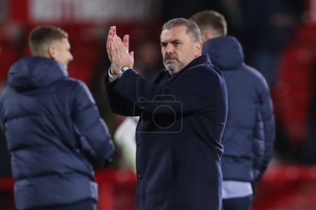 Photo for Ange Postecoglou manager of Tottenham Hotspur applauds the traveling fans during the Premier League match Nottingham Forest vs Tottenham Hotspur at City Ground, Nottingham, United Kingdom, 15th December 202 - Royalty Free Image
