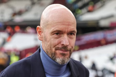 Photo for Erik ten Hag manager of Manchester United during the Premier League match West Ham United vs Manchester United at London Stadium, London, United Kingdom, 23rd December 202 - Royalty Free Image