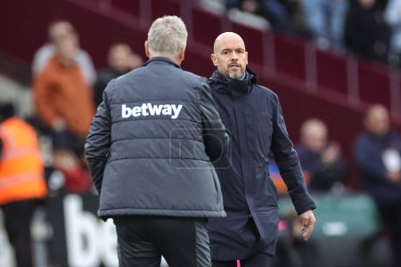 Photo for A dejected Erik ten Hag manager of Manchester United shared hands with David Moyes manager of West Ham United after West Ham win 2-0 during the Premier League match West Ham United vs Manchester United at London Stadium, London, United Kingdom, 23rd - Royalty Free Image