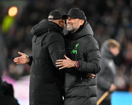 Photo for Jrgen Klopp manger of Liverpool Football Club and Vincent Kompany manager of Burnley Football Club embrace ahead of kick off, during the Premier League match Burnley vs Liverpool at Turf Moor, Burnley, United Kingdom, 26th December 2023 - Royalty Free Image