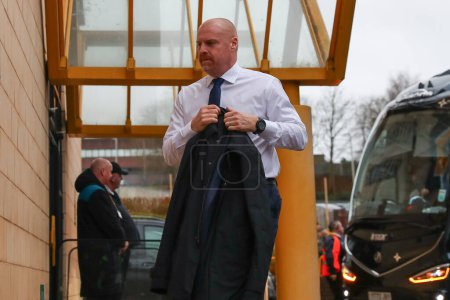 Téléchargez les photos : Sean Dyche manager d'Everton arrive avant le match de Premier League Wolverhampton Wanderers vs Everton à Molineux, Wolverhampton, Royaume-Uni, le 30 décembre 202 - en image libre de droit