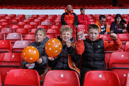 Foto de Los fanáticos de Blackpool llegan durante el partido de la tercera ronda de la Copa FA de Emiratos Nottingham Forest vs Blackpool en City Ground, Nottingham, Reino Unido, 7 de enero 202 - Imagen libre de derechos