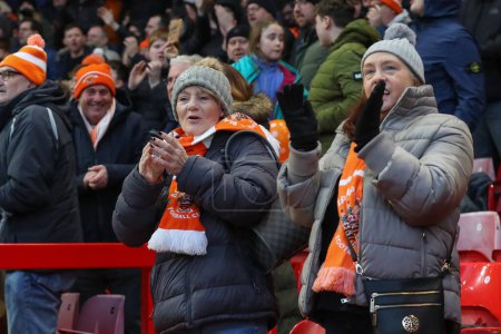 Téléchargez les photos : Fans de Blackpool pendant le match du troisième tour de l'Emirates FA Cup Nottingham Forest vs Blackpool à City Ground, Nottingham, Royaume-Uni, 7 janvier 202 - en image libre de droit