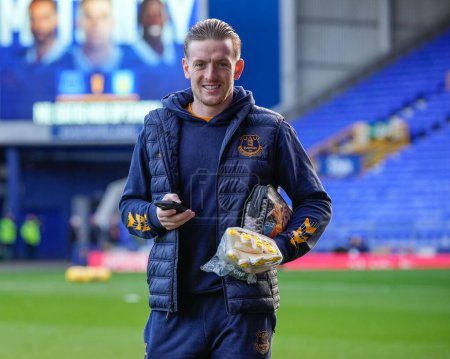Photo for Jordan Pickford of Everton arrives with new goalkeeping gloves ahead of the Premier League match Everton vs Aston Villa at Goodison Park, Liverpool, United Kingdom, 14th January 2024 - Royalty Free Image