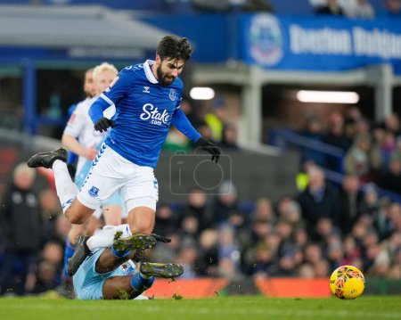 Photo for Jefferson Lerma of Crystal Palace fouls Andr Gomes of Everton, during the Emirates FA Cup Third Round Replay match Everton vs Crystal Palace at Goodison Park, Liverpool, United Kingdom, 17th January 2024 - Royalty Free Image