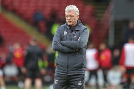 Photo for David Moyes manager of West Ham United in the pregame warmup session during the Premier League match Sheffield United vs West Ham United at Bramall Lane, Sheffield, United Kingdom, 21st January 202 - Royalty Free Image