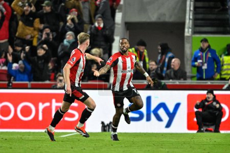 Photo for Ivan Toney of Brentford scores to make it 1-1 during the Premier League match Brentford vs Nottingham Forest at The Gtech Community Stadium, London, United Kingdom, 20th January 202 - Royalty Free Image