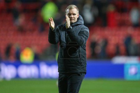 Photo for Liam Manning manager of Bristol City applauds the home fans after the Emirates FA Cup Fourth Round match Bristol City vs Nottingham Forest at Ashton Gate, Bristol, United Kingdom, 26th January 202 - Royalty Free Image