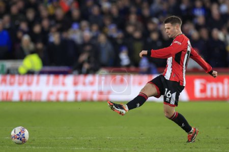Photo for Oliver Norwood of Sheffield United passes the ball during the Emirates FA Cup Fourth Round match Sheffield United vs Brighton and Hove Albion at Bramall Lane, Sheffield, United Kingdom, 27th January 202 - Royalty Free Image