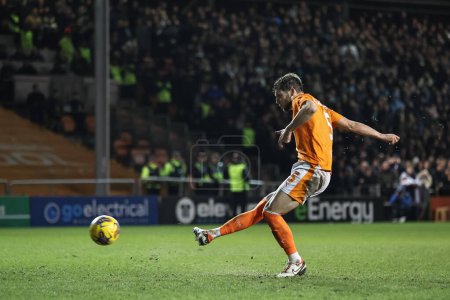 Photo for Matthew Pennington of Blackpool scores his penalty during the Bristol Street Motors Trophy Quarter Final match Blackpool vs Bolton Wanderers at Bloomfield Road, Blackpool, United Kingdom, 30th January 202 - Royalty Free Image
