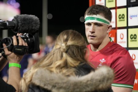 Téléchargez les photos : Morgan Morse of Wales U20 's est interviewé par la chaîne de télévision après le match Guinness U20 Six Nations 2024 Wales U20s vs Scotland U20s au Stadiwm CSM, Colwyn Bay, Royaume-Uni, 2 février 202 - en image libre de droit