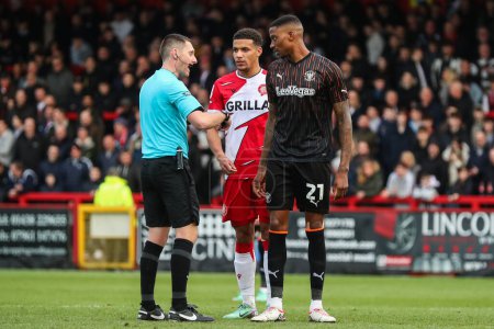 Photo for Referee Simon Mather talks with Luther Wildin of Stevenage and Marvin Ekpiteta of Blackpool during the Sky Bet League 1 match Stevenage vs Blackpool at Lamex Stadium, Stevenage, United Kingdom, 3rd February 202 - Royalty Free Image