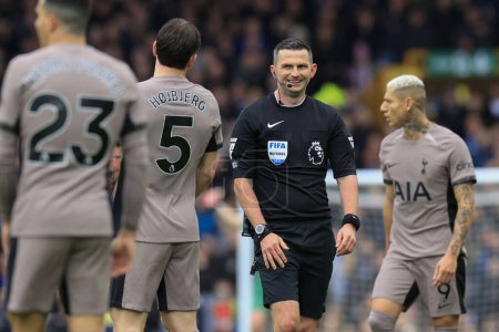 Photo for Referee Michael Oliver shares a laugh with Pierre-Emile Hojbjerg of Tottenham Hotspur during the Premier League match Everton vs Tottenham Hotspur at Goodison Park, Liverpool, United Kingdom, 3rd February 202 - Royalty Free Image