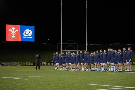 Téléchargez les photos : Les espoirs écossais chantent leur hymne national avant le match des Six Nations U20 de 2024 Guinness Wales U20s vs les espoirs écossais au Stadiwm CSM, Colwyn Bay, Royaume-Uni, le 2 février 202 - en image libre de droit