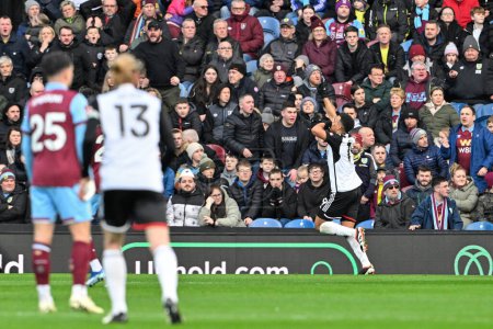 Foto de Rodrigo Muniz de Fulham celebra su gol para hacerlo 0-2 Fulham, durante el partido de la Premier League Burnley vs Fulham en Turf Moor, Burnley, Reino Unido, 3 de febrero 202 - Imagen libre de derechos