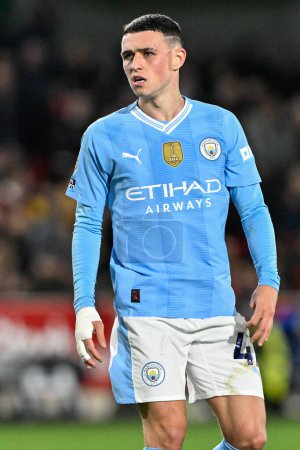 Photo for Phil Foden of Manchester City during the Premier League match Brentford vs Manchester City at The Gtech Community Stadium, London, United Kingdom, 5th February 202 - Royalty Free Image