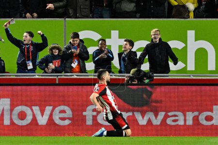 Photo for Neal Maupay of Brentford celebrates his goal to make it 1-0 during the Premier League match Brentford vs Manchester City at The Gtech Community Stadium, London, United Kingdom, 5th February 202 - Royalty Free Image
