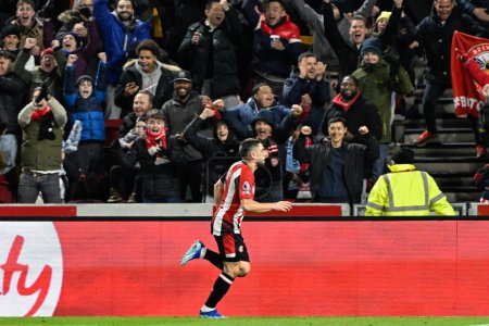 Photo for Neal Maupay of Brentford celebrates his goal to make it 1-0 during the Premier League match Brentford vs Manchester City at The Gtech Community Stadium, London, United Kingdom, 5th February 202 - Royalty Free Image