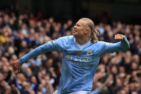 Photo for Erling Haaland of Manchester City celebrates scoring to make it 2-0 during the Premier League match Manchester City vs Everton at Etihad Stadium, Manchester, United Kingdom, 10th February 202 - Royalty Free Image
